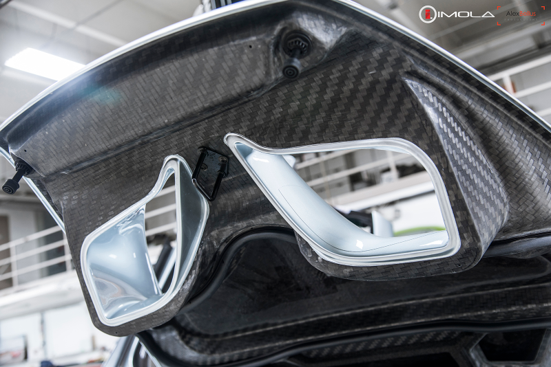 Illustration for article titled The McLaren P1 Like You've Never Seen It Before: Taken Apart